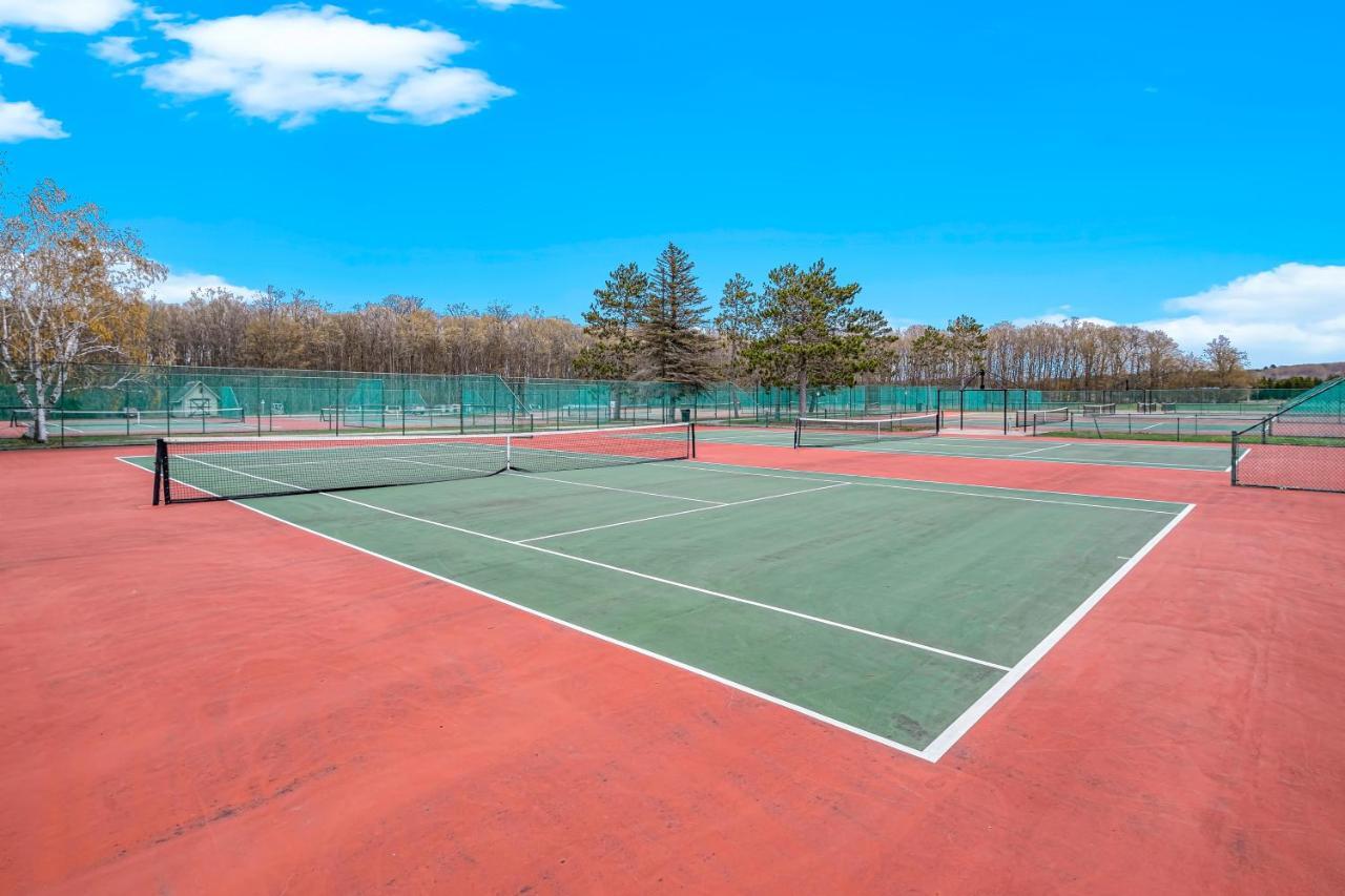 보인폴스 Boyne Mountain Getaway, Unit B 아파트 호텔 외부 사진